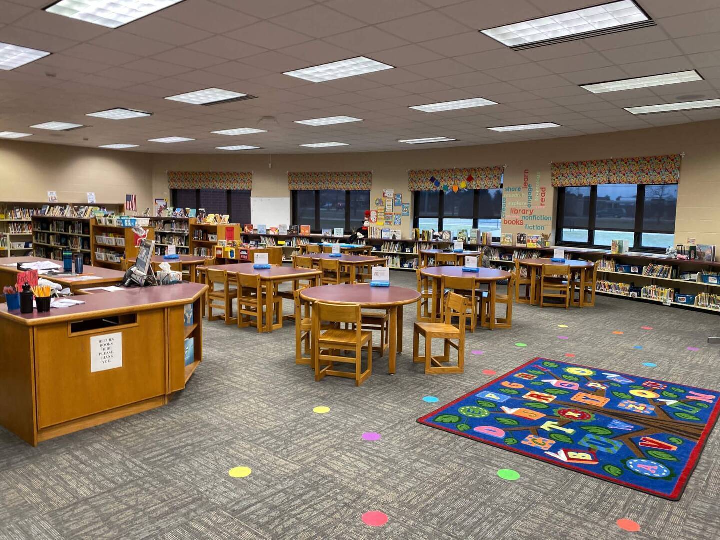 Dallas Center Elementary Library